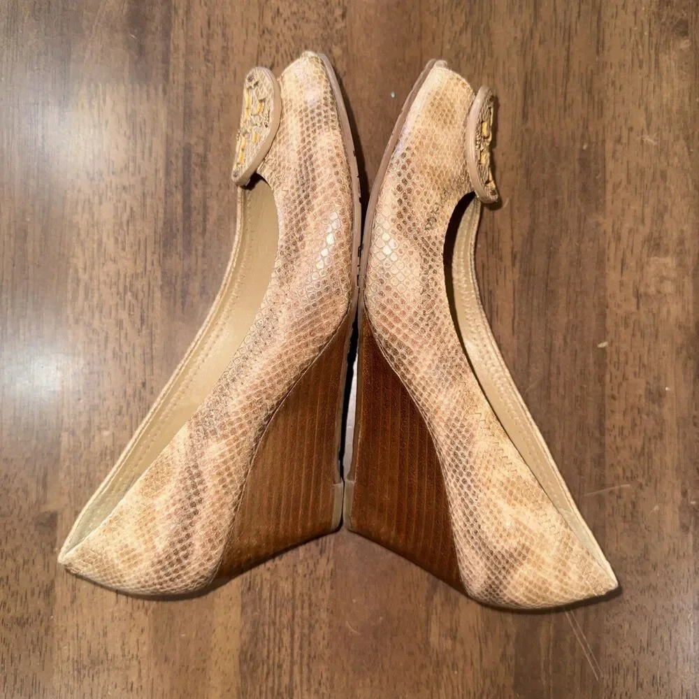 Tory Burch Julianne Snake Print Peep Toe Wedge Heels Logo Medallion 6.5M Leather